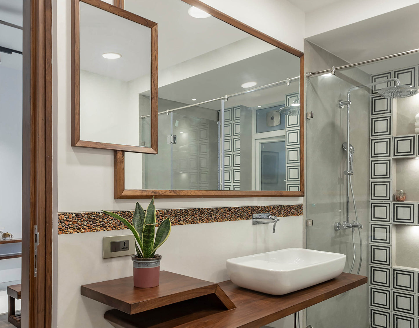 Pebble Stone Pattern With Cement Filled Wall Border