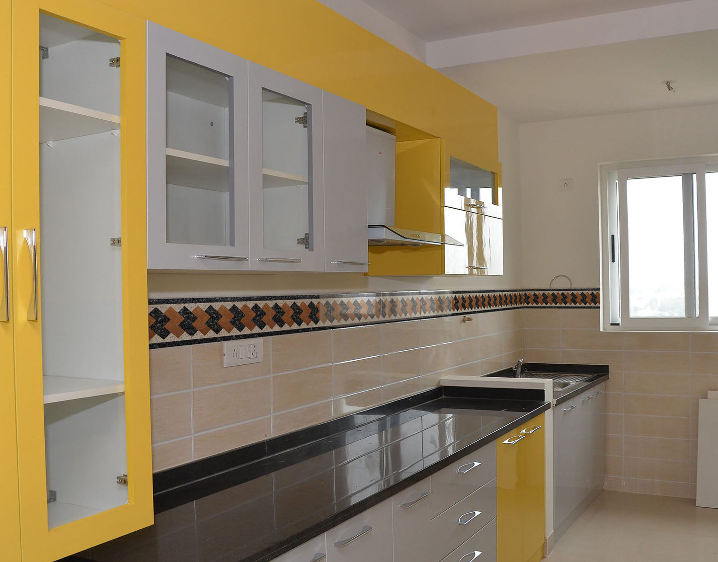 Marble Stone Inlay Brown and Black Design Tile Border