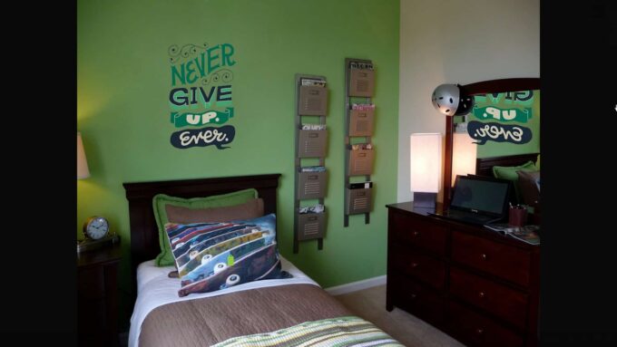 Never Give up Ever Teen room sticker